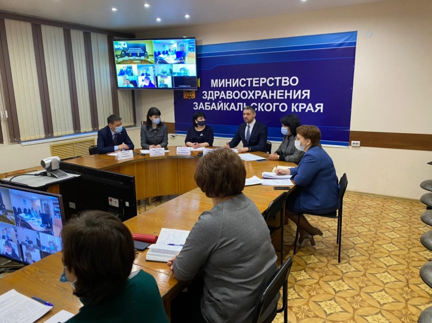 ​Александр Осипов представил коллективу министерства здравоохранения министра Оксану Немакину